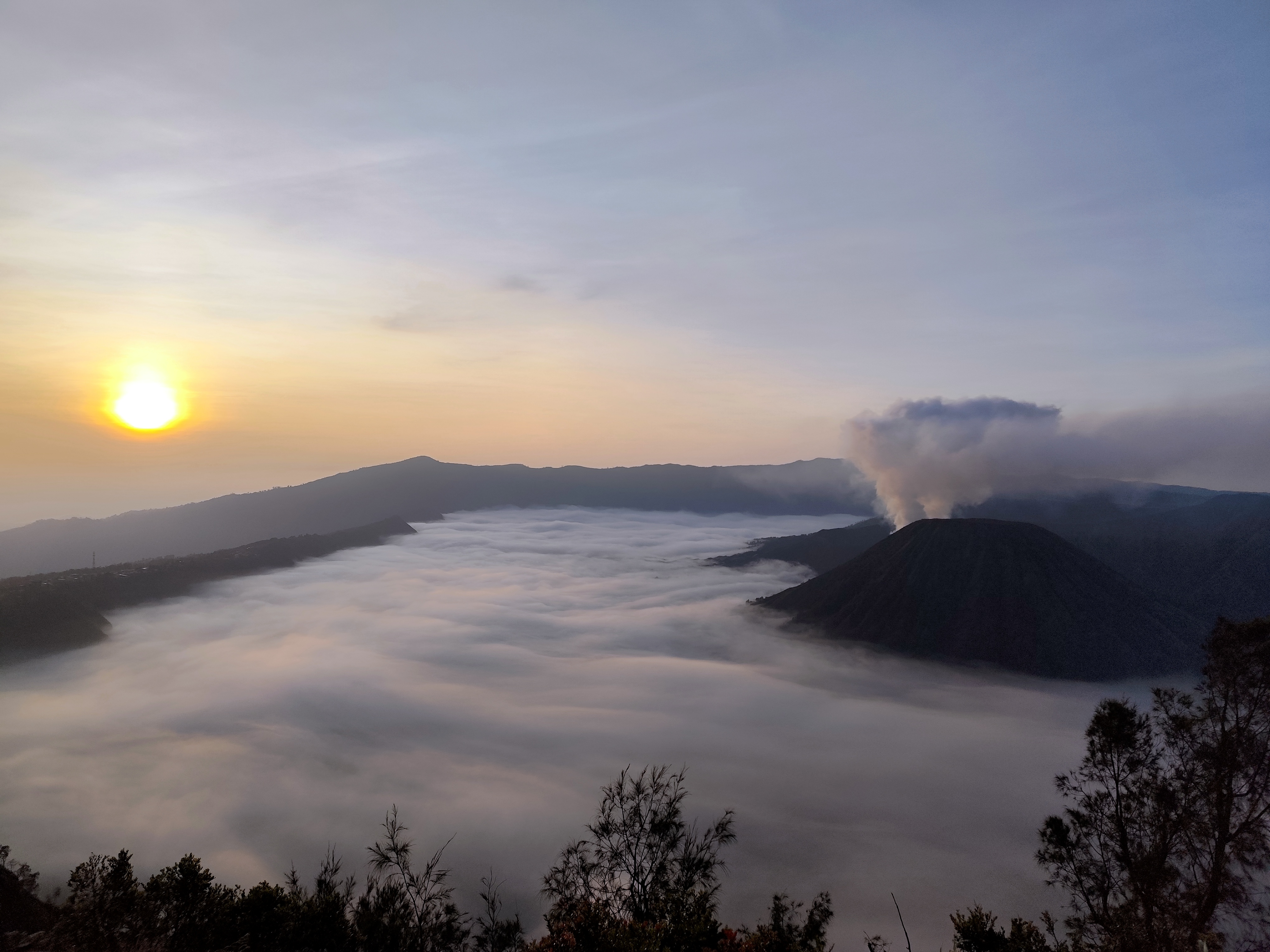 lihat Matahari terbit gunung Bromo