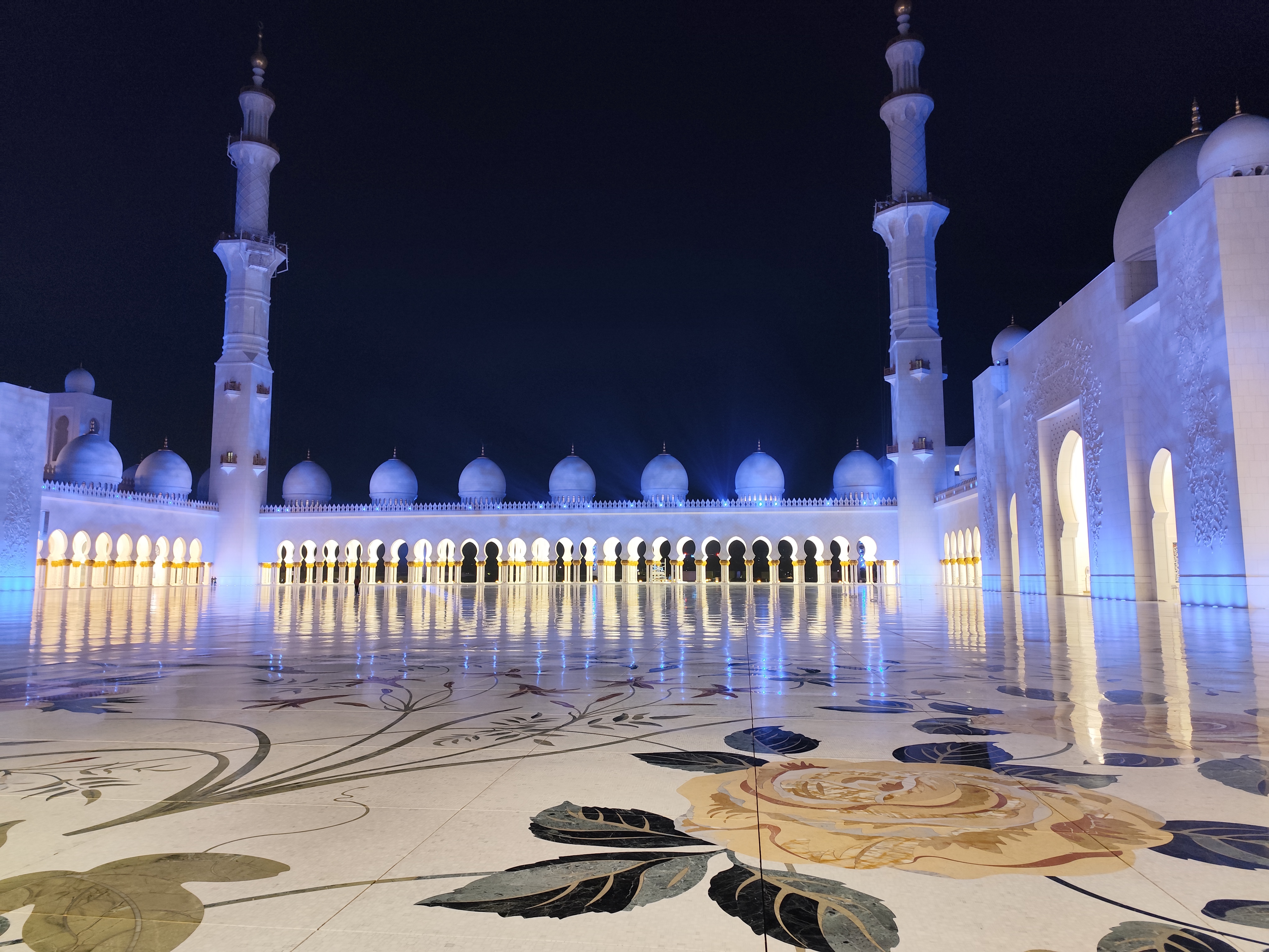 shalat shubuh di Grand Mosque Abu Dhabi